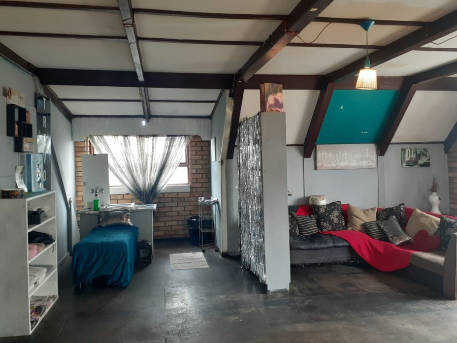 6 Bedroom Property for Sale in Algoa Park Eastern Cape